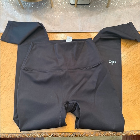 ALO Yoga Black Leggings NWT Size 2 - Picture 7 of 7